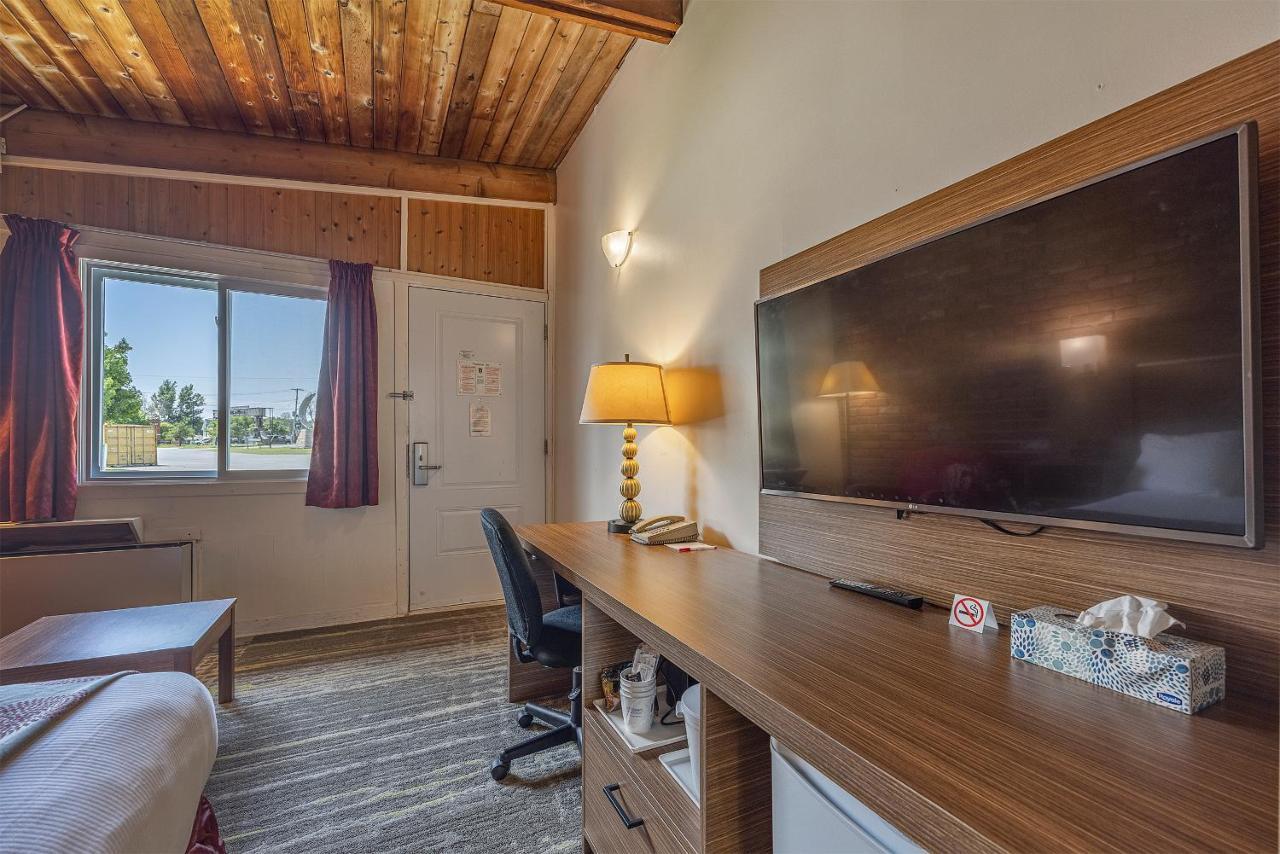 Ramada By Wyndham 1000 Islands Gananoque Hotell Exteriör bild