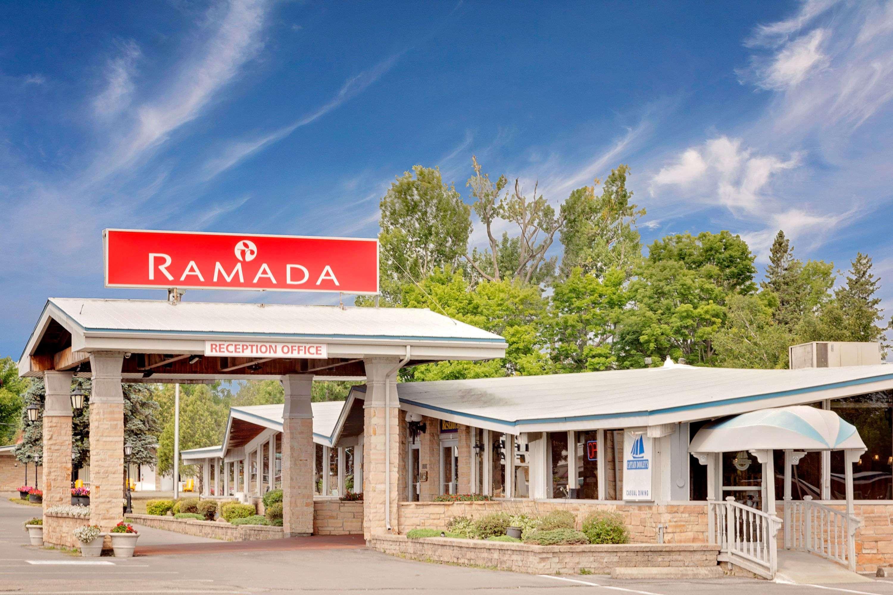 Ramada By Wyndham 1000 Islands Gananoque Hotell Exteriör bild