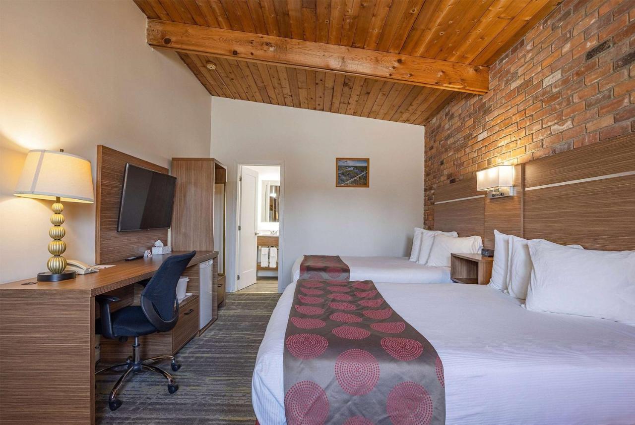 Ramada By Wyndham 1000 Islands Gananoque Hotell Exteriör bild