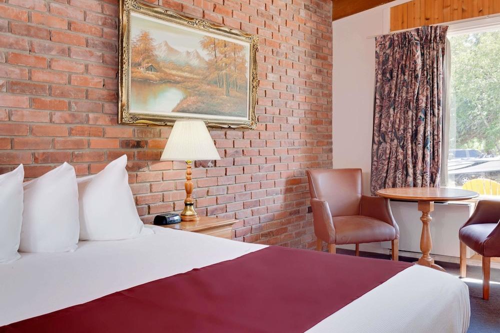 Ramada By Wyndham 1000 Islands Gananoque Hotell Exteriör bild